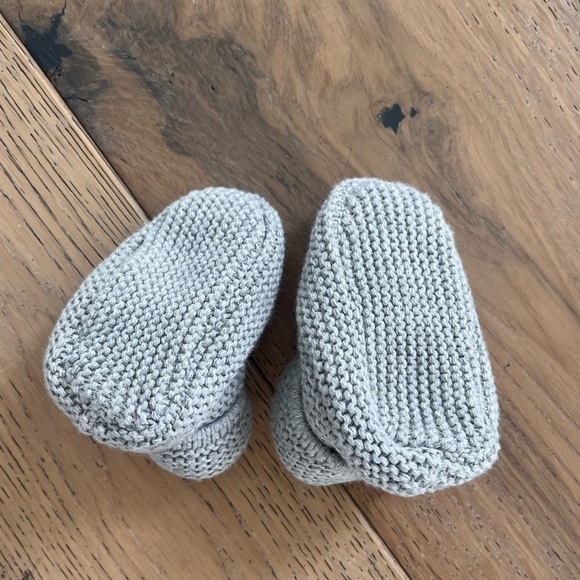 Baby Gap Gray Knit Bootie Socks Winter Newborn 0-3 months - Picture 2 of 4